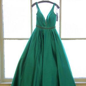 Sherri Hill GORGEOUS Emerald Green Gown